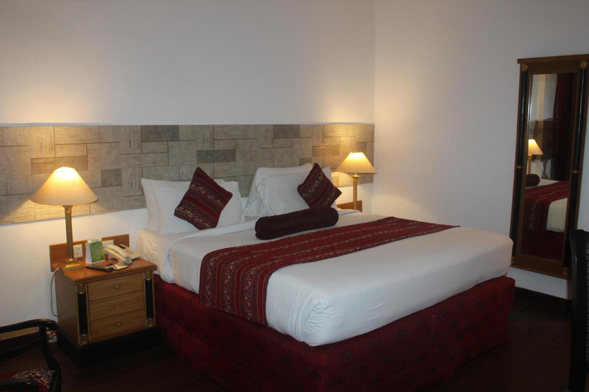 Mehran Hotel การาจี ภายนอก รูปภาพ